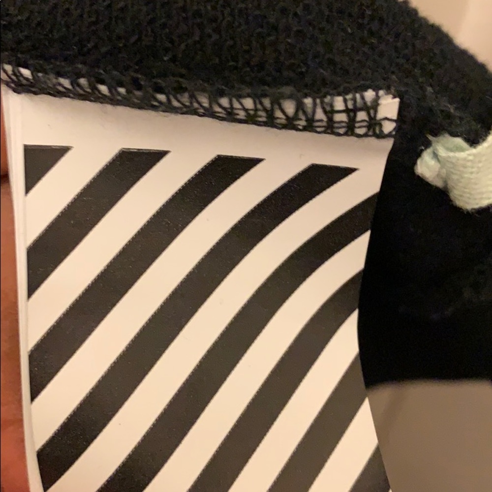 Off-white - Picture 4 of 6